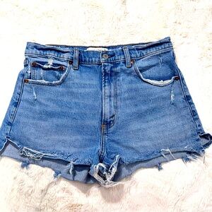 Abercrombie & Fitch The Mom Short High Rise Cut Off coastal boho Denim Size 10